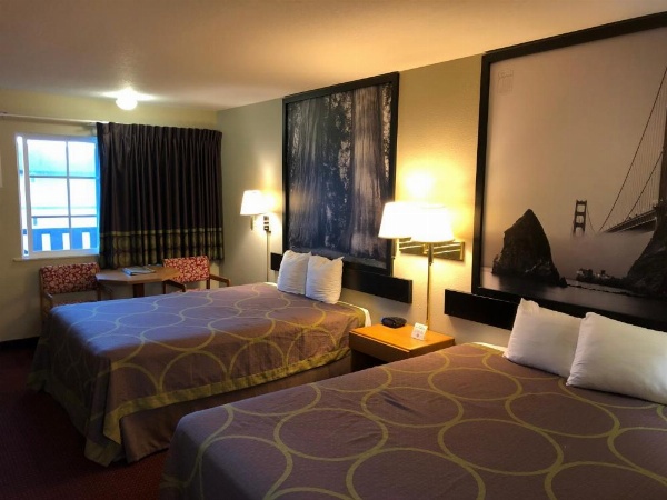 Super 8 by Wyndham Crescent City image 14